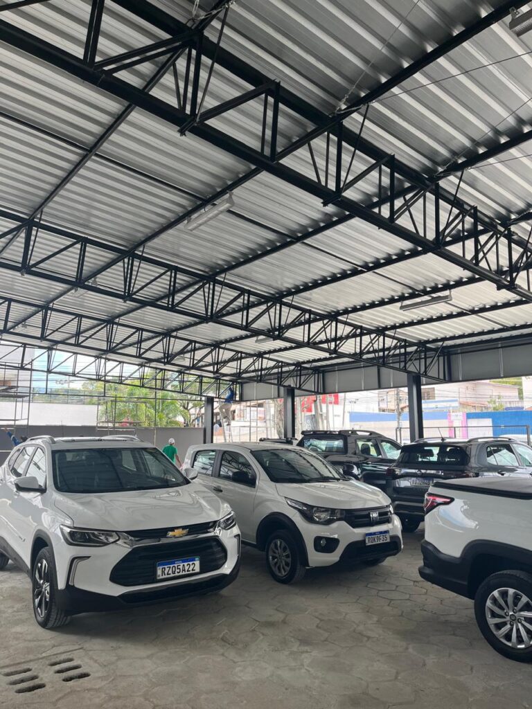 Cobertura de estacionamento – obra da CROM Engenharia