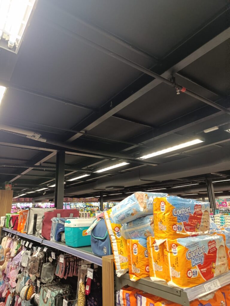 Cobertura em área comercial – obra da CROM Engenharia