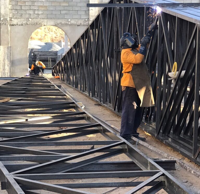 Fabricação de treliças – obra da CROM Engenharia